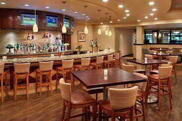 هتل Trumbull Marriott Shelton