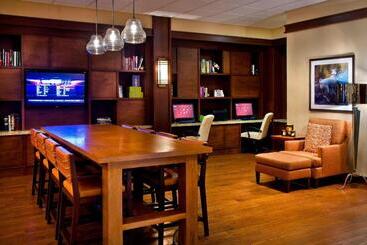 هتل Trumbull Marriott Shelton