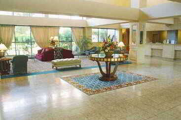 هتل Trumbull Marriott Shelton