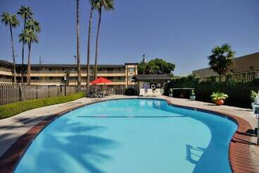 هتل Vagabond Inn Whittier