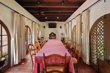 هتل Villa Rosa Inn