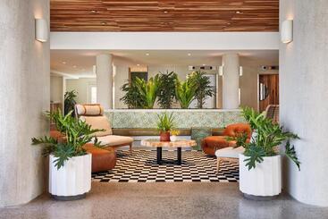 Wayfinder Waikiki   Voted Top 10 Best Hotels In Hawaii!