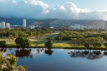Wayfinder Waikiki   Voted Top 10 Best Hotels In Hawaii!