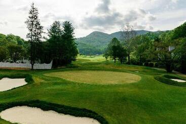 هتل Waynesville Inn And Golf Club, Tapestry Collection By Hilton