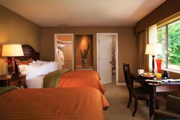 هتل West Beach Inn, A Coast