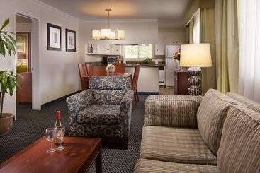 هتل West Beach Inn, A Coast