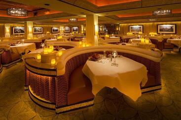 هتل Western Village Inn & Casino