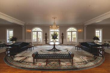 هتل Williamsburg Inn, An Official Colonial Williamsburg