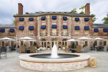 هتل Williamsburg Inn, An Official Colonial Williamsburg