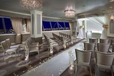 استراحتگاه The Strat Hotel, Casino & Tower