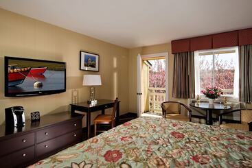Wellfleet Motel And Lodge