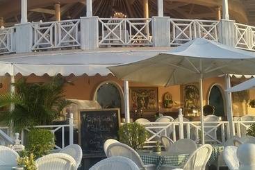 Coco Reef Resort And Spa
