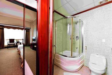 Ha Long Hotel