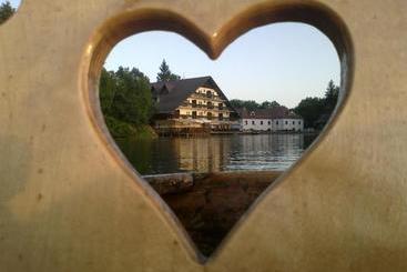 هتل Alma & Castle Hrib