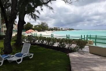 هتل Blue Orchids Beach