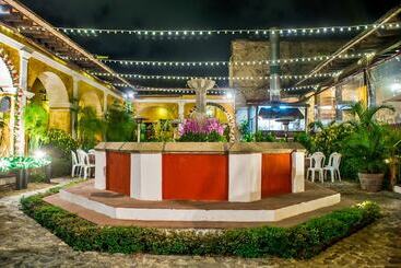 هتل Convento Santa Catalina By Ahs