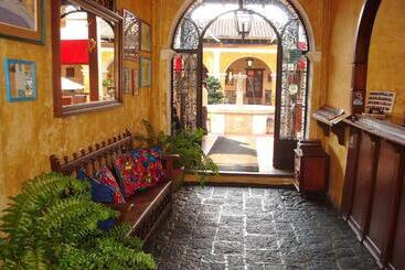 هتل Convento Santa Catalina By Ahs
