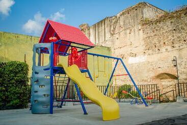 هتل Convento Santa Catalina By Ahs