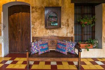 هتل Convento Santa Catalina By Ahs