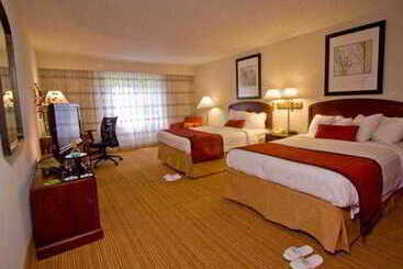 هتل Courtyard By Marriott Lansing