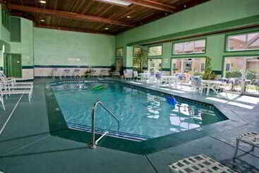 هتل Courtyard By Marriott Lansing