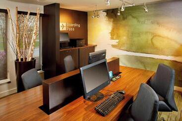 هتل Courtyard By Marriott Lansing