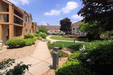 هتل Courtyard By Marriott Lansing