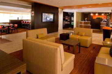 هتل Courtyard By Marriott Lansing