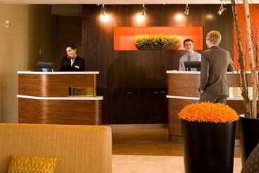 هتل Courtyard By Marriott Lansing