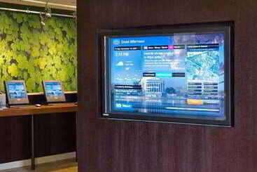 هتل Courtyard By Marriott Lansing