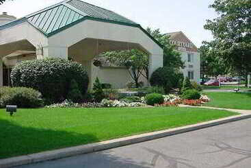 هتل Courtyard By Marriott Lansing