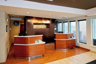 هتل Courtyard By Marriott Lansing