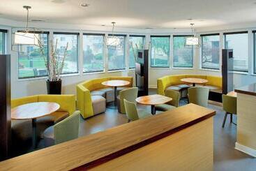 هتل Courtyard By Marriott Lansing