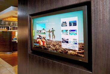 هتل Courtyard By Marriott Lansing