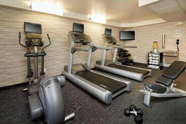 هتل Courtyard By Marriott Lansing
