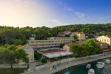 هتل Delfin Hvar