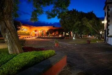 هتل Fiesta Americana Hacienda Galindo Resort & Spa
