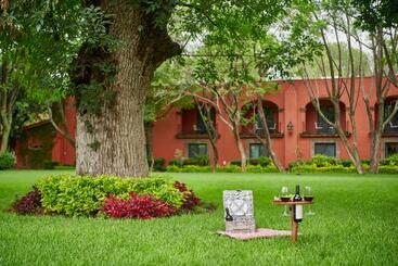 هتل Fiesta Americana Hacienda Galindo Resort & Spa