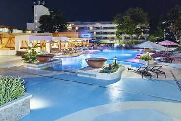 هتل Hilton Trinidad & Conference Centre