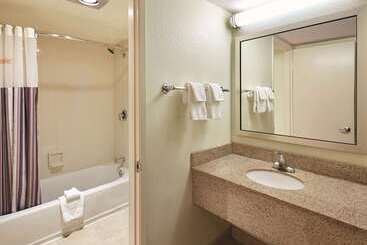 هتل Mission View Inn & Suites San Diego Sea World   Zoo