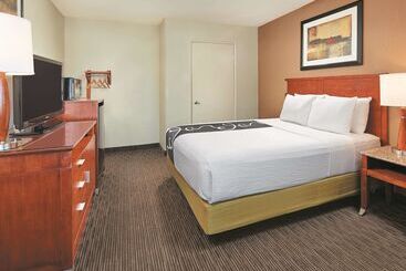 هتل Mission View Inn & Suites San Diego Sea World   Zoo