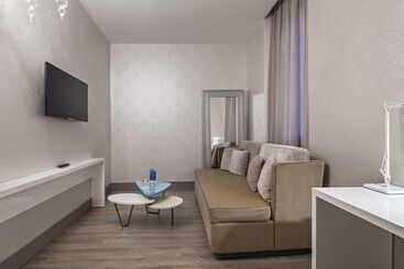 هتل NH Collection Milano Touring