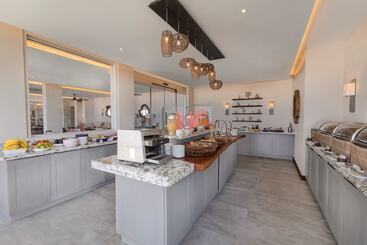 Sea Breeze Beach House All Inclusive By Ocean Hotels