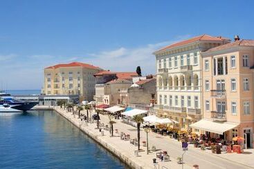 Valamar Riviera Hotel & Residence