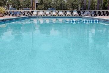 فندق على الطريق Knights Inn Hallandale