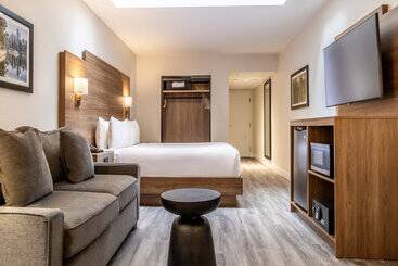 Atrium Hotel Vancouver