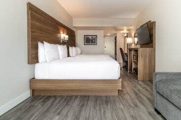 Atrium Hotel Vancouver