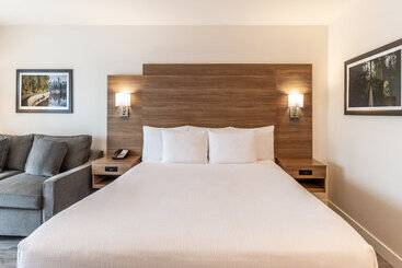 Atrium Hotel Vancouver