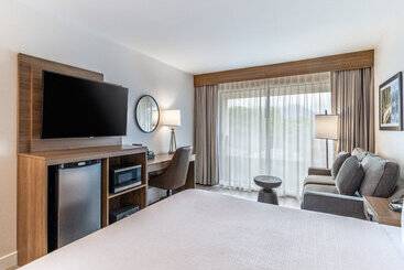 Atrium Hotel Vancouver