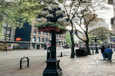 Atrium Hotel Vancouver
